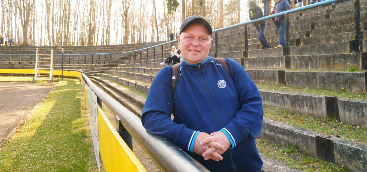 Der Hamburger Groundhopper Max Schleth zu Gast in der Altenburger Skatbank-Arena.