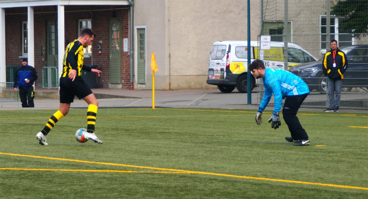 Rother Hattrick ebnet Weg zum Sieg